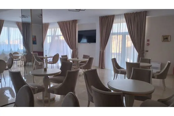 Zona Hall